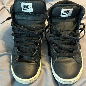 Nike women’s high top sneakers - size 7.5 - good condition